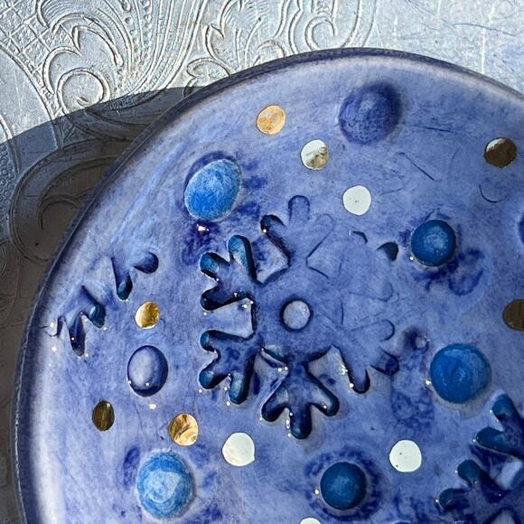 Snowflakes & Christmas Trees Pottery Ring or Trinket Dish with Gold Falling Snow - Picture 3 of 7